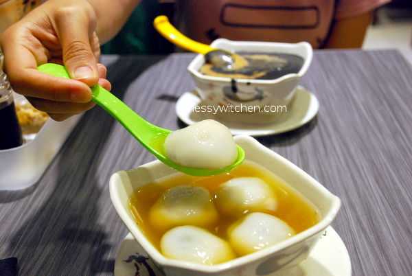 Black Sesame Glutinous Rice Balls In Ginger Soup @ Mum' Dessert Shop, Tai Kok Tsui, Hong Kong
